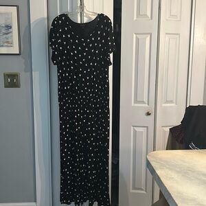 Jill maxi from their Wearever collection print with an approx 2”elastic waist.